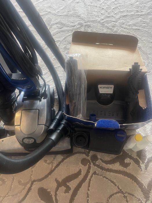 Vand ASPIRATOR KIRBY AVALIR 2 perfect functional si accesorii