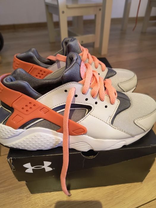 Adidași Nike Huarake mărime 37