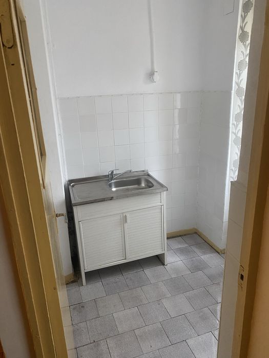 Garsoniera de vanzare  et 1