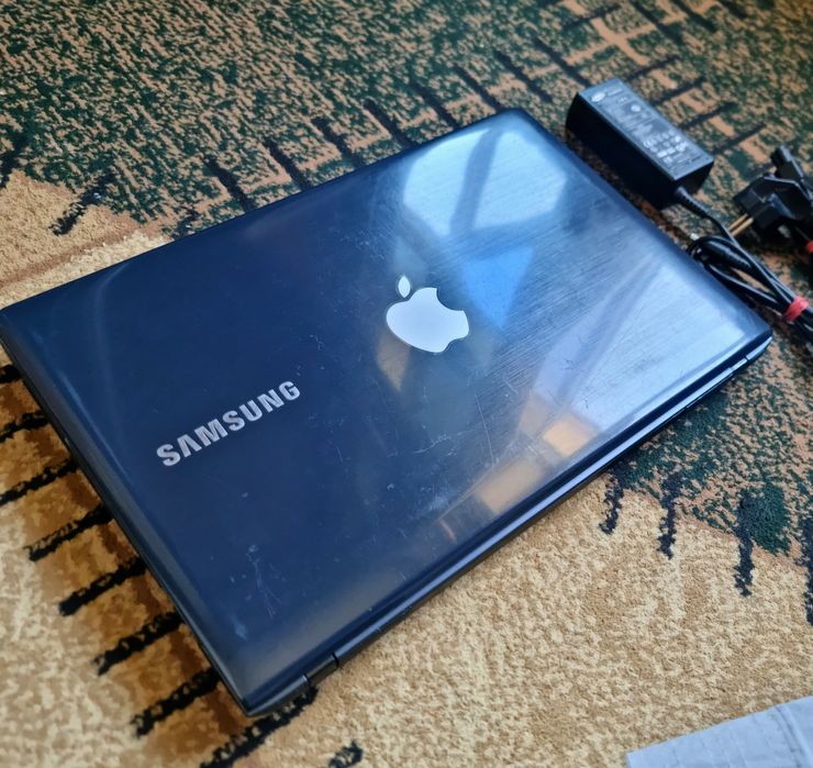 Samsung Core i3 Noutbuk 270E