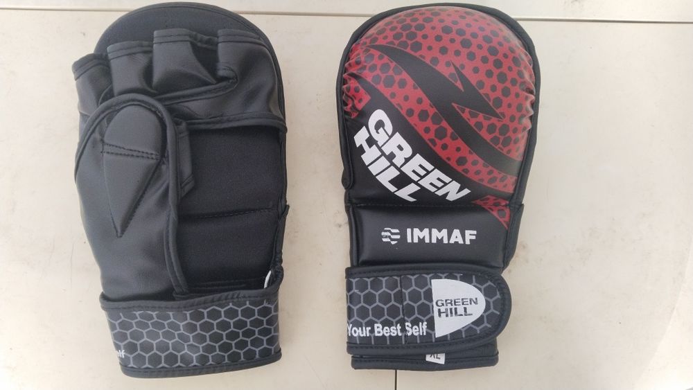 Перчатки для ММА