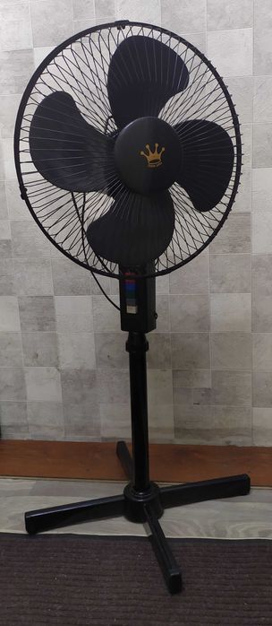 Продам вентилятор напольный Crown. Производство--Тайвань.