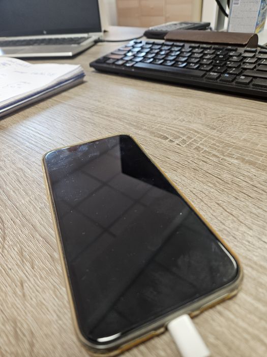 iPhone 11 cu probleme pt piese