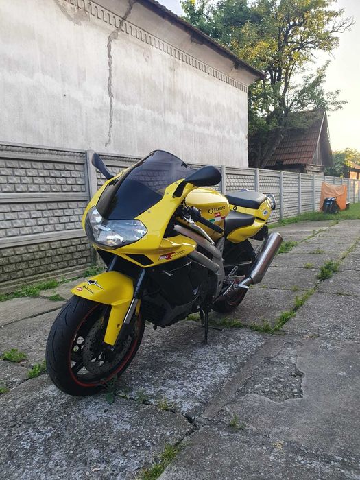 Motocicleta Aprilia SL Falco 1000