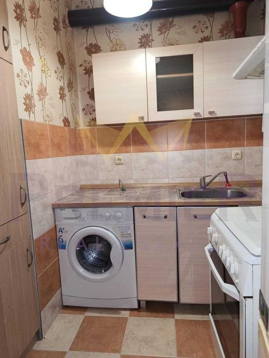 2-стаен в Варна-Зимно кино Тракия площ 50 цена 800