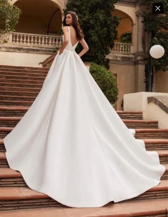 Vand rochie de mireasa Pronovias, matase Mikado, model Malena