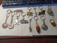 Lot vintage de 13 brelocuri