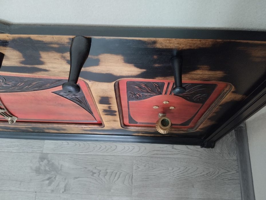 Вешалка декоративная