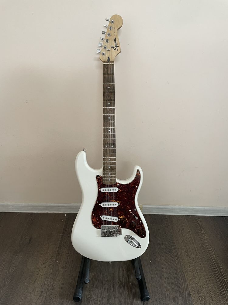 Продается электрогитара Squier by Fender Stratocaster