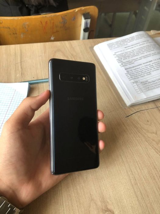Samsung S10     .