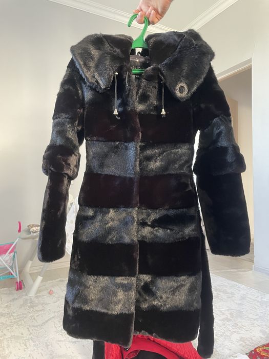 зимная шуба почти новая пару раз одевала как новая
