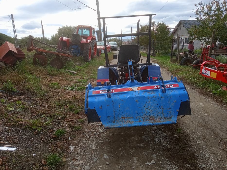 Vând tractor Iseki cu plug ,freza și cositoare