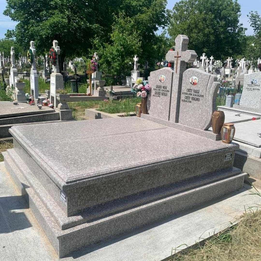 Ultimul Omagiu, executat cu grija - Crăciun și monumente durabile