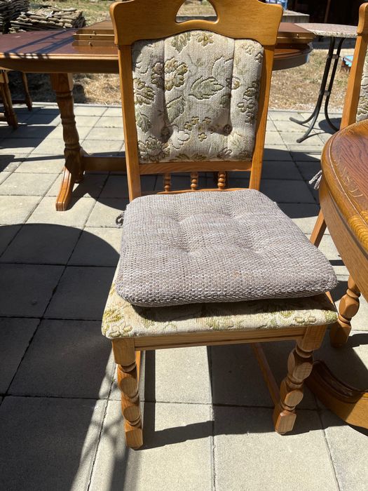 Трапезна маса със шест стола