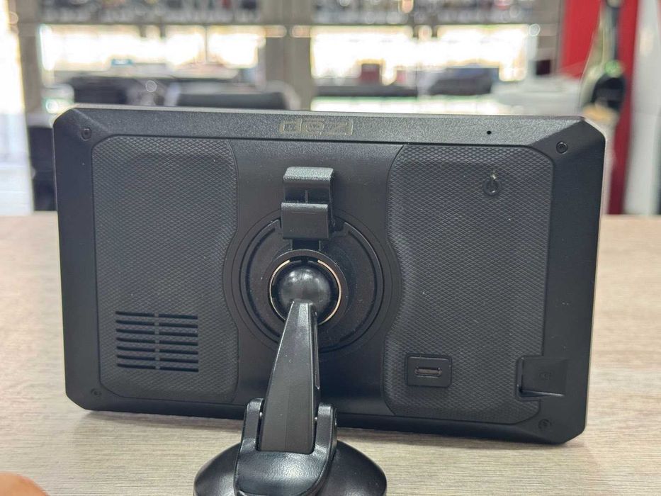 GPS навигация Garmin dēzl LGV710