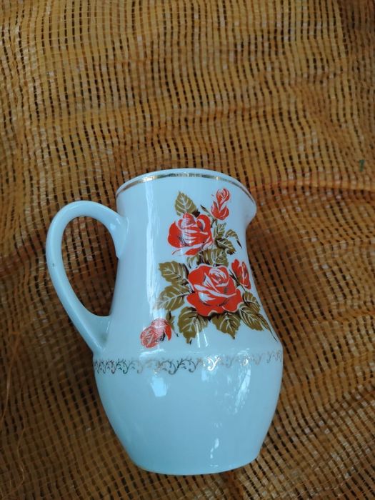 Молочница и тарелки с лебедями вместе