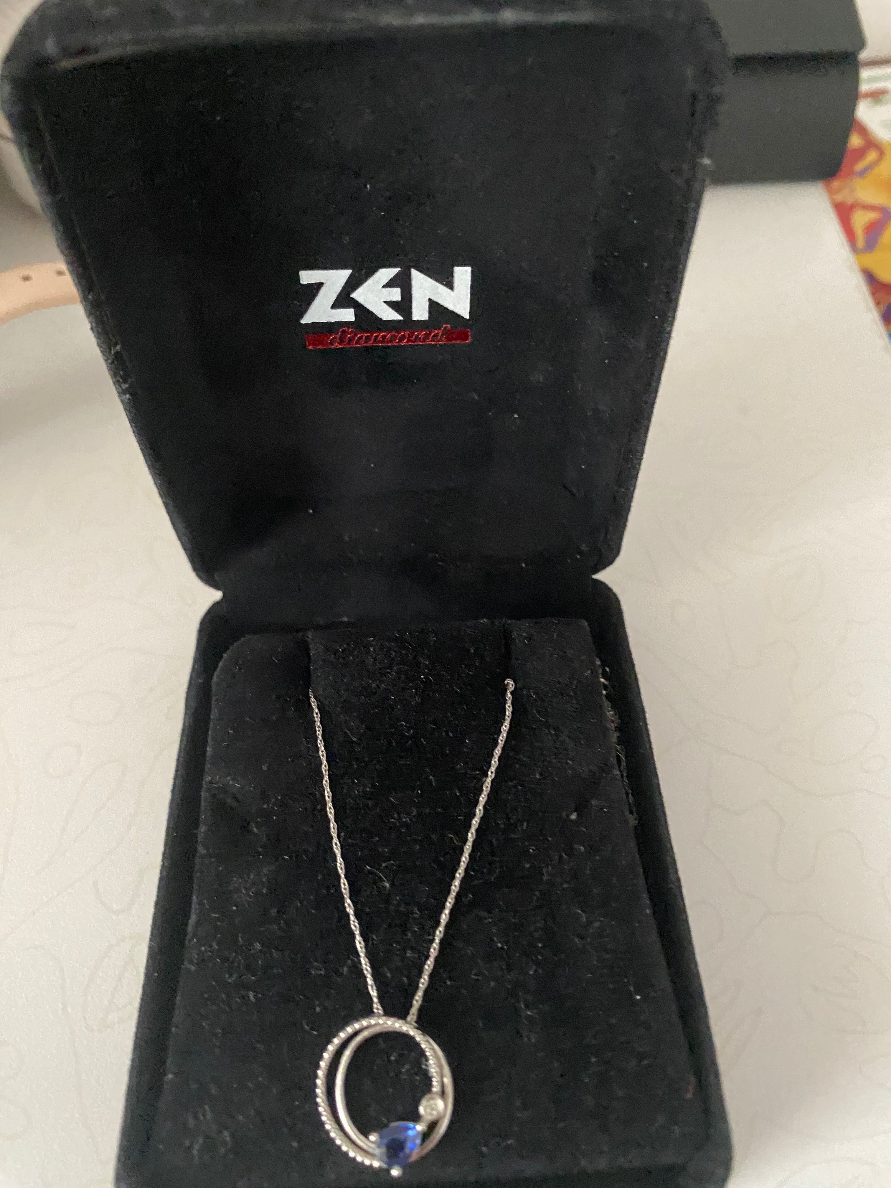 ZEN Diamond колие Рейна бяла злато  с диамант и сапфир