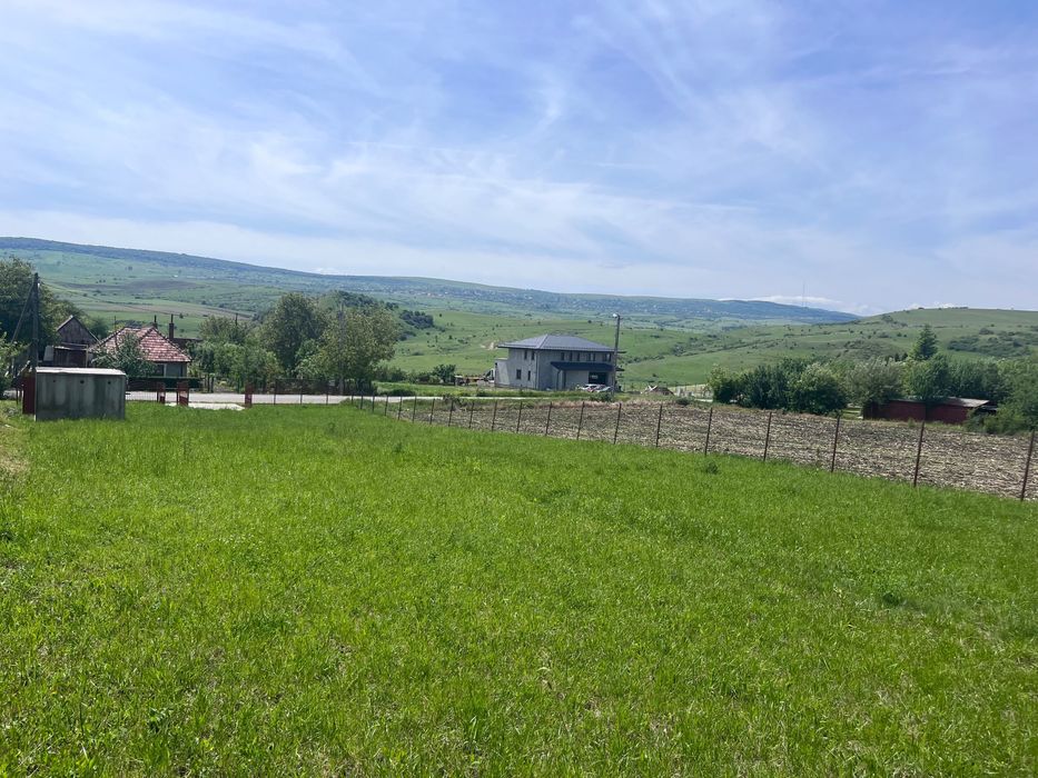 TEREN de vânzare ideal pentru construcții de case și duplex