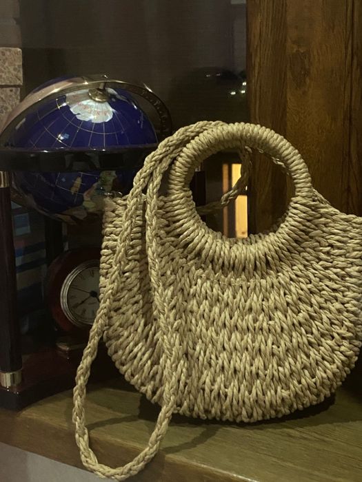 Красивая плетенная сумка