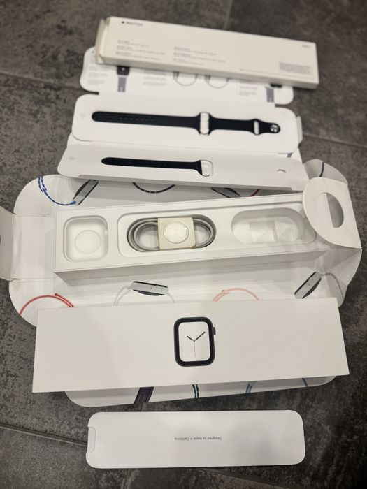 Продам Комплект от apple watch 4 44mm black