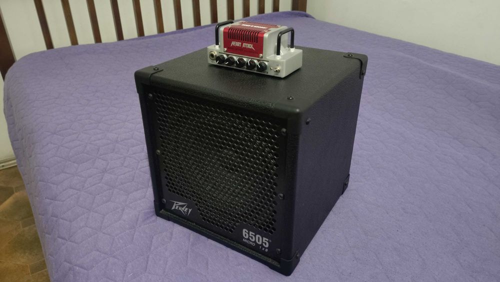 Кабинет Peavey 6505 Micro 1x8 Cabinet и уселвател Hotone Heart Attack
