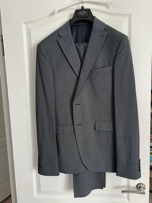 Мужской костюм с брюками.
Одевалась всего