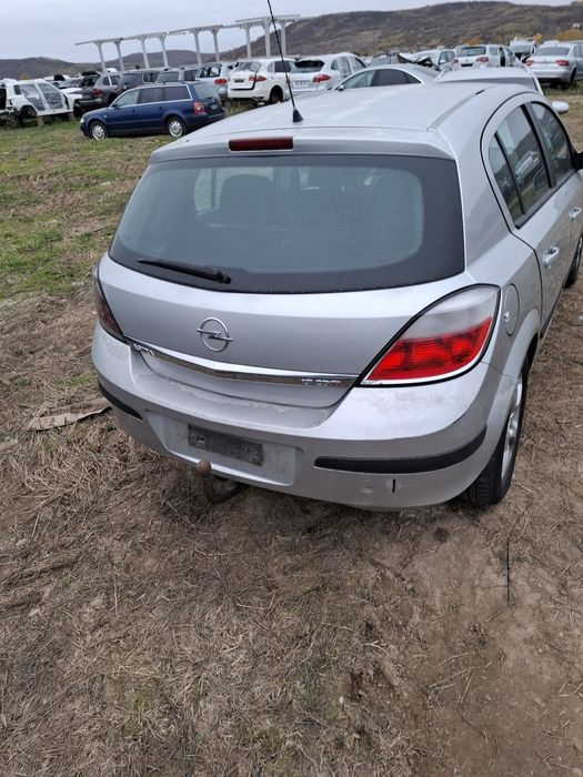 Dezmembrez Opel astra h 1.7dti si 1.3cdti/capota astra h/bara fata ast