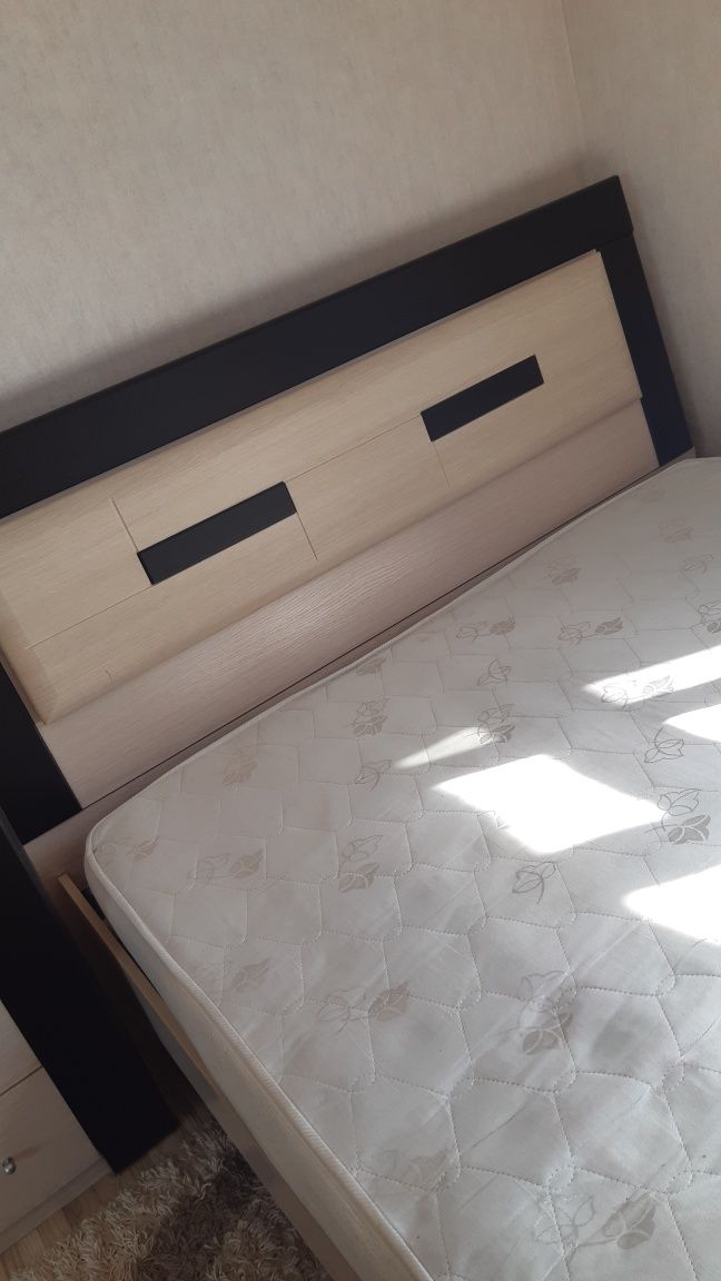 Двух спальный кровать, Сундуки