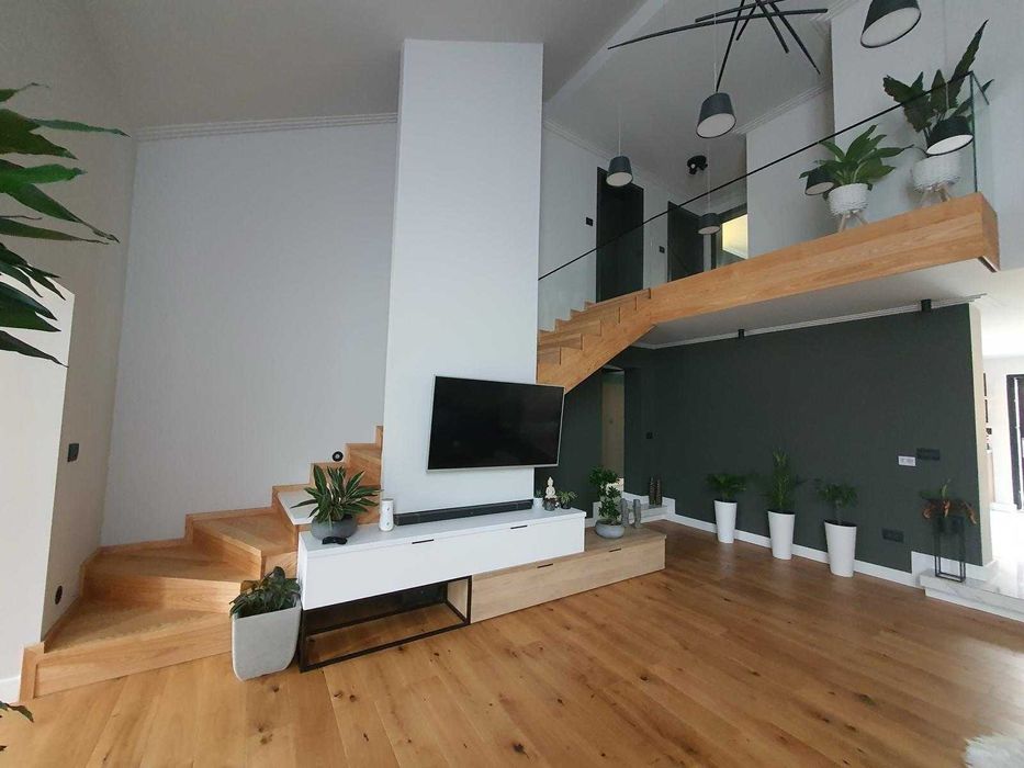 Execut-Renovari-Finisaje-Zugraveli -Tapet-Decorative-Case la Rosu