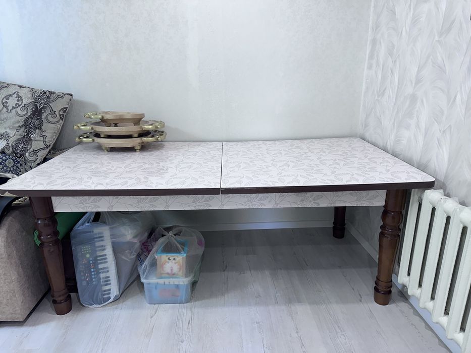 Продаю стол