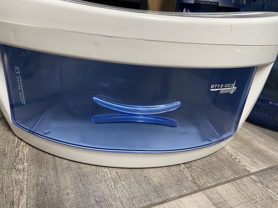 Sterilizator UV pentru foarfeci de tuns si piepteni