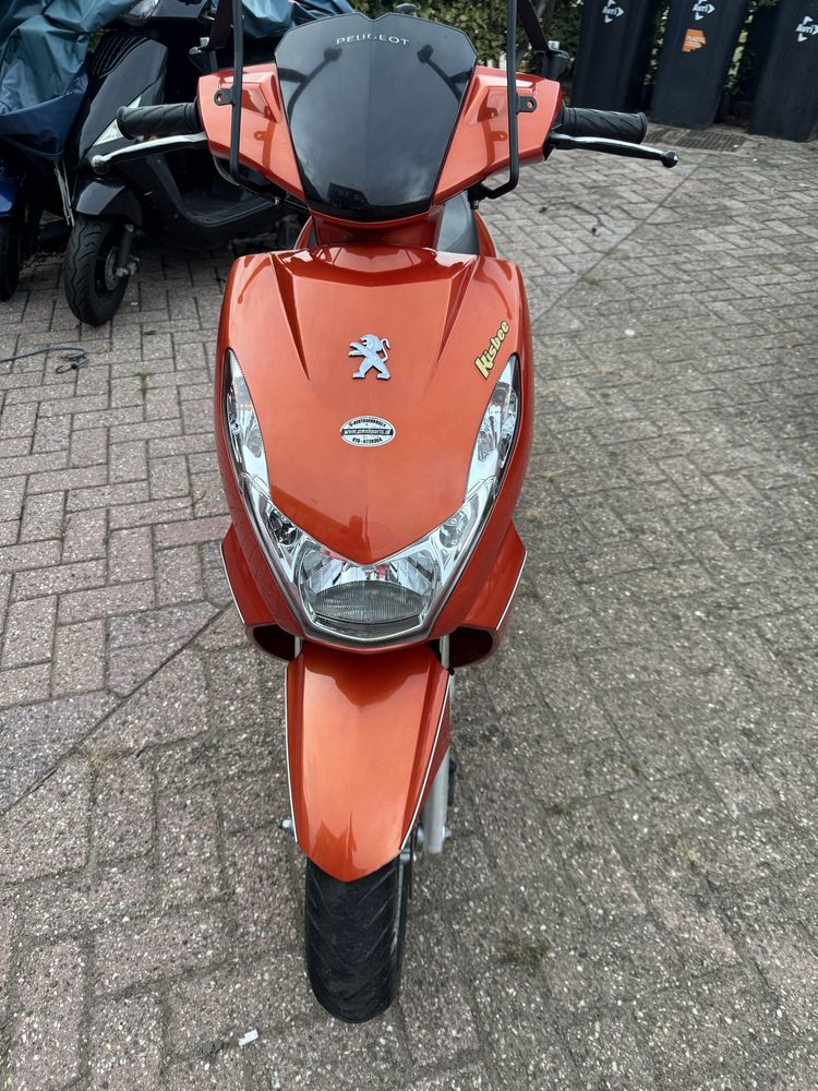 Скутер Peugeot Kisbee