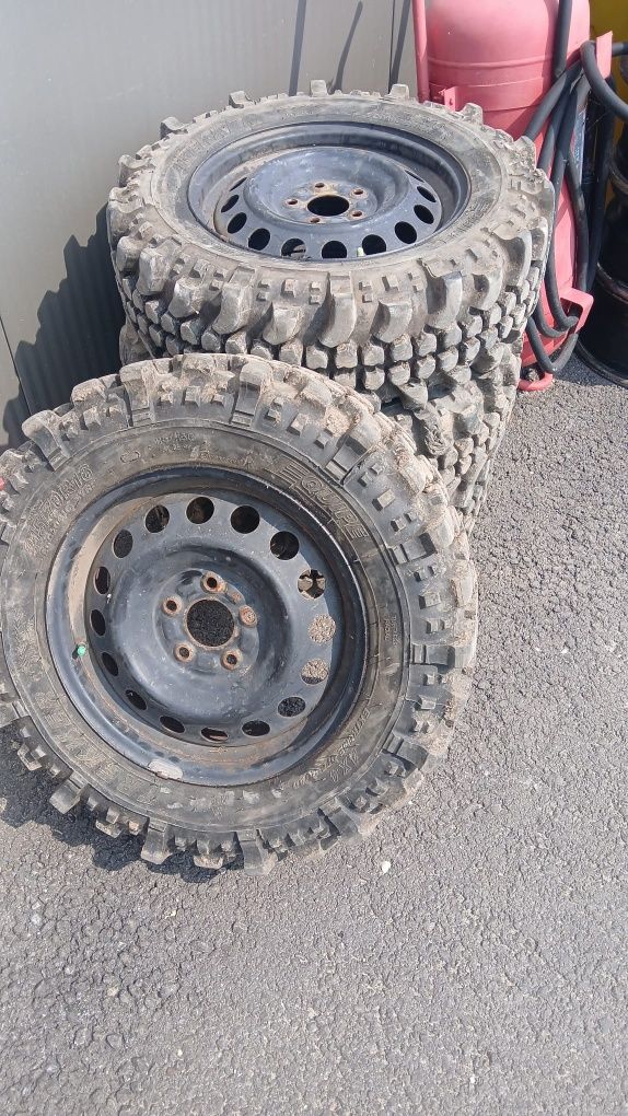 Vând urgent!! Cauciucuri offroad