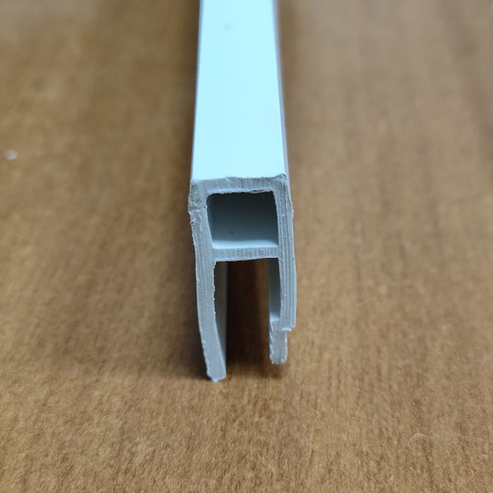 Багет для натяжного потолка