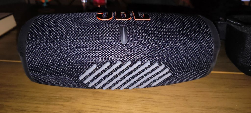 JBL Charge 5 със защитен калъф
