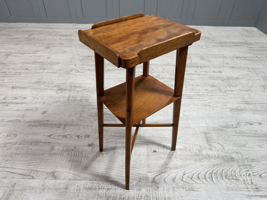 Помощна масичка -пиедестал - цветарник У023