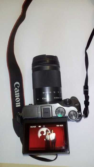 Canon m6 +18-150mm +вспышка + синхрошнур вспышек