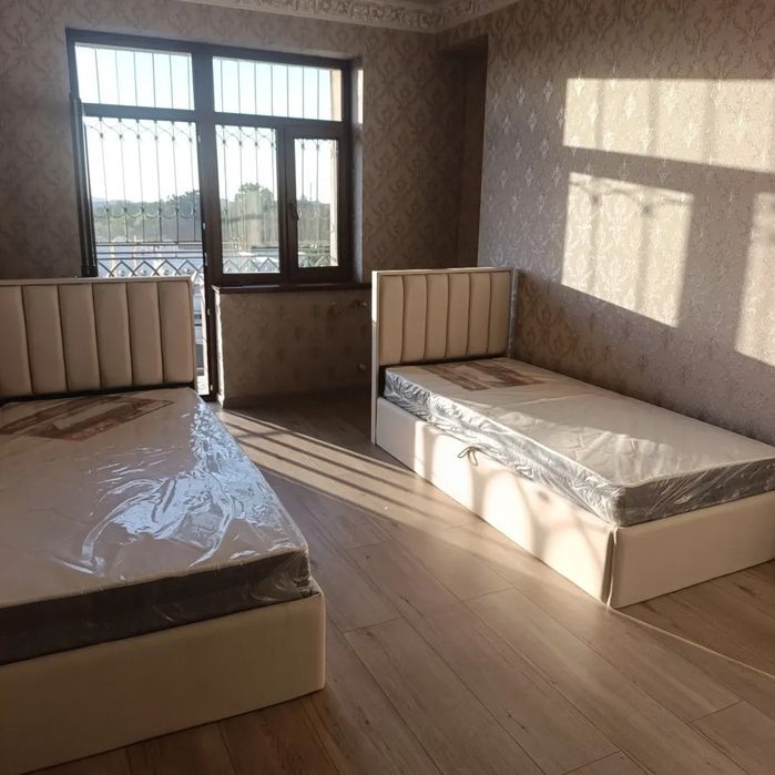 Односпальная мягкая кровать в классическом стиле