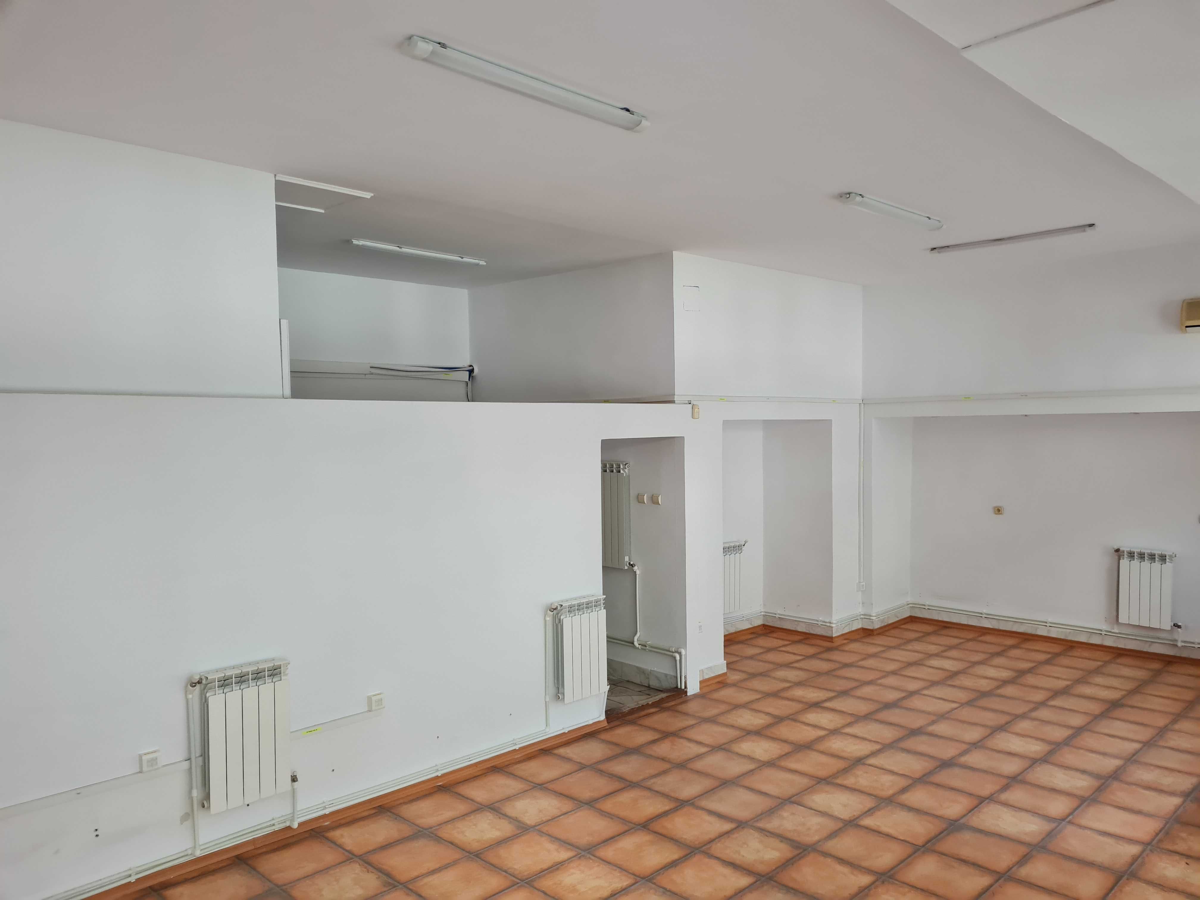 Spatiu comercial de vanzare/inchiriere zona Spicu 2600 euro/mp