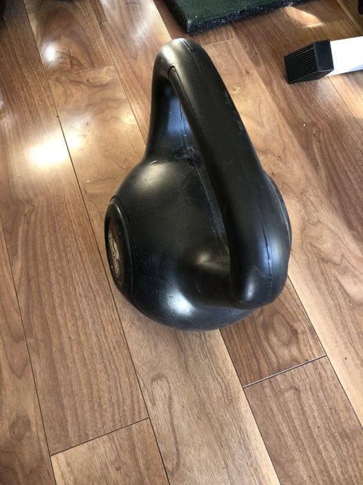 Gantera kettlebell Fight Dog de 16 kg nou pret promo 99 ron