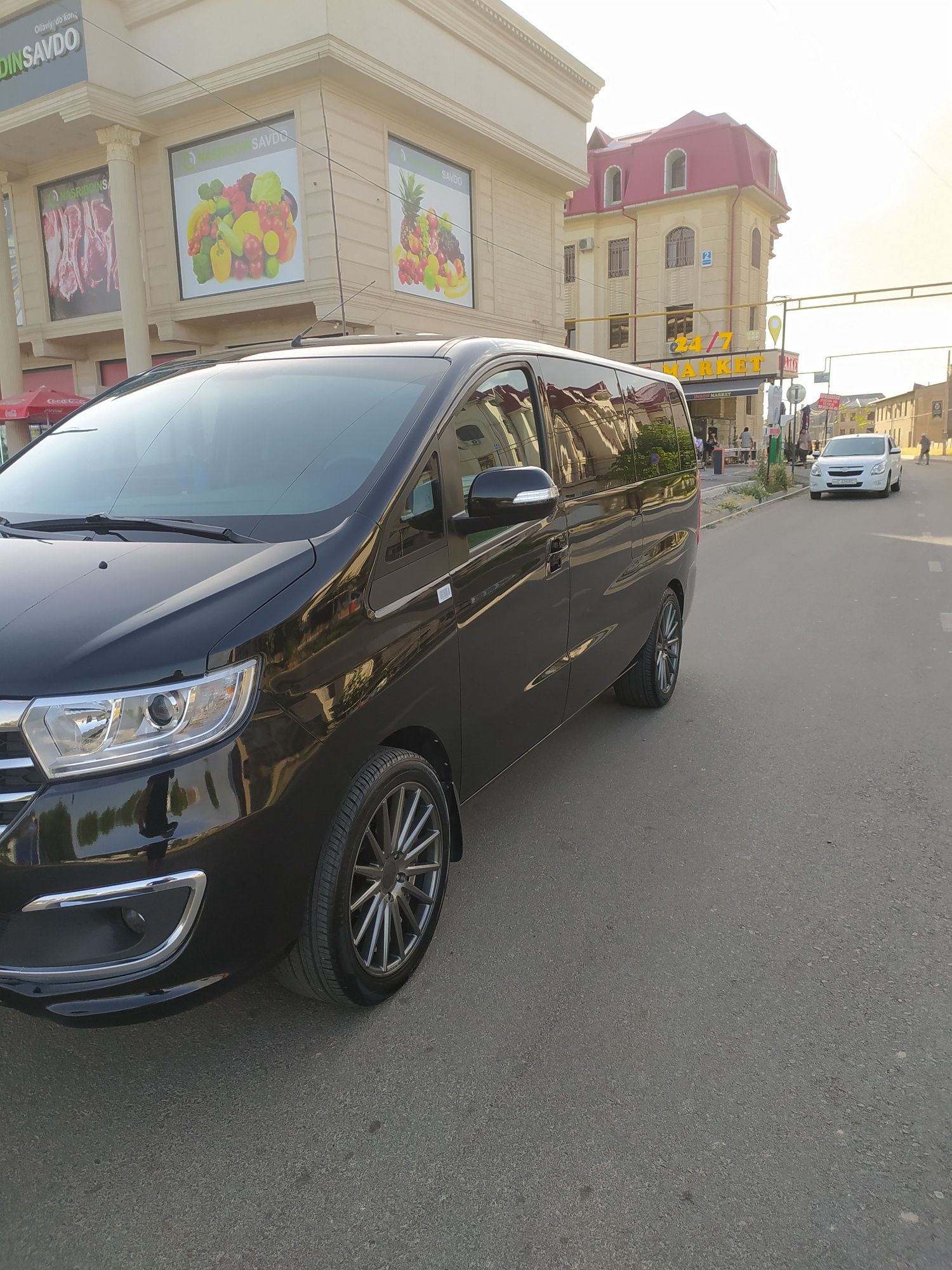 Mikroavtobus miniven taksi toqqa