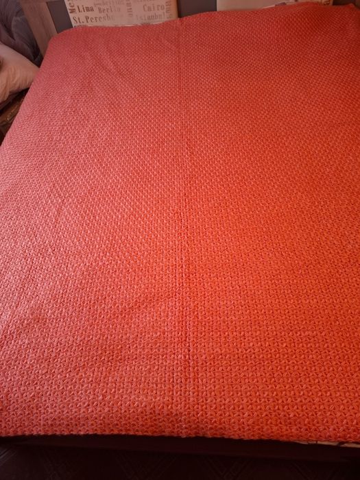 Плетена покривка за спалня