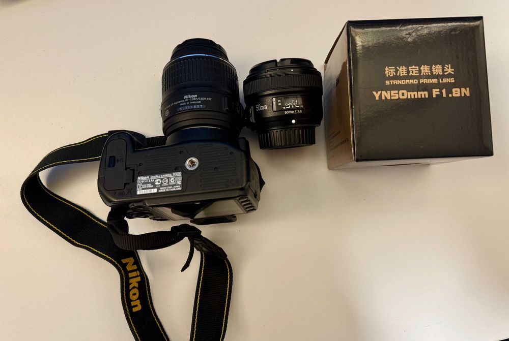 Aparat foto DSLR Nikon 3200 cu 2 obiective