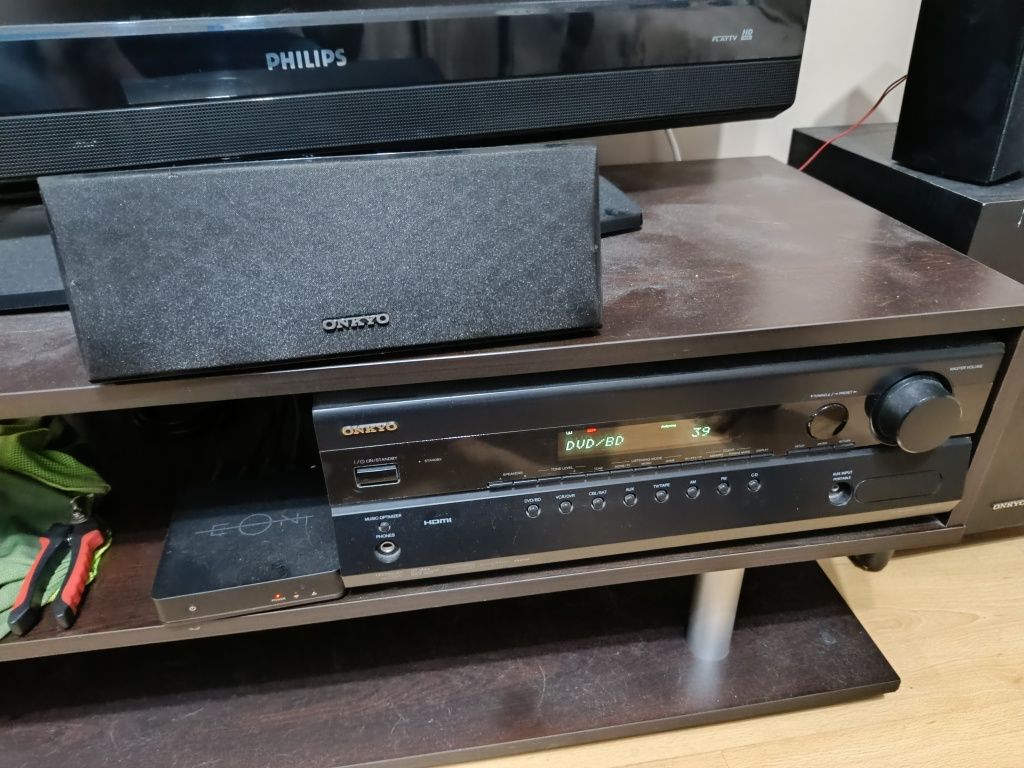 Onkyo HT-R370 с 5 колони