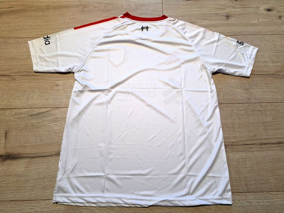 Футболна фланелка на Ливърпул сезон 25/26!