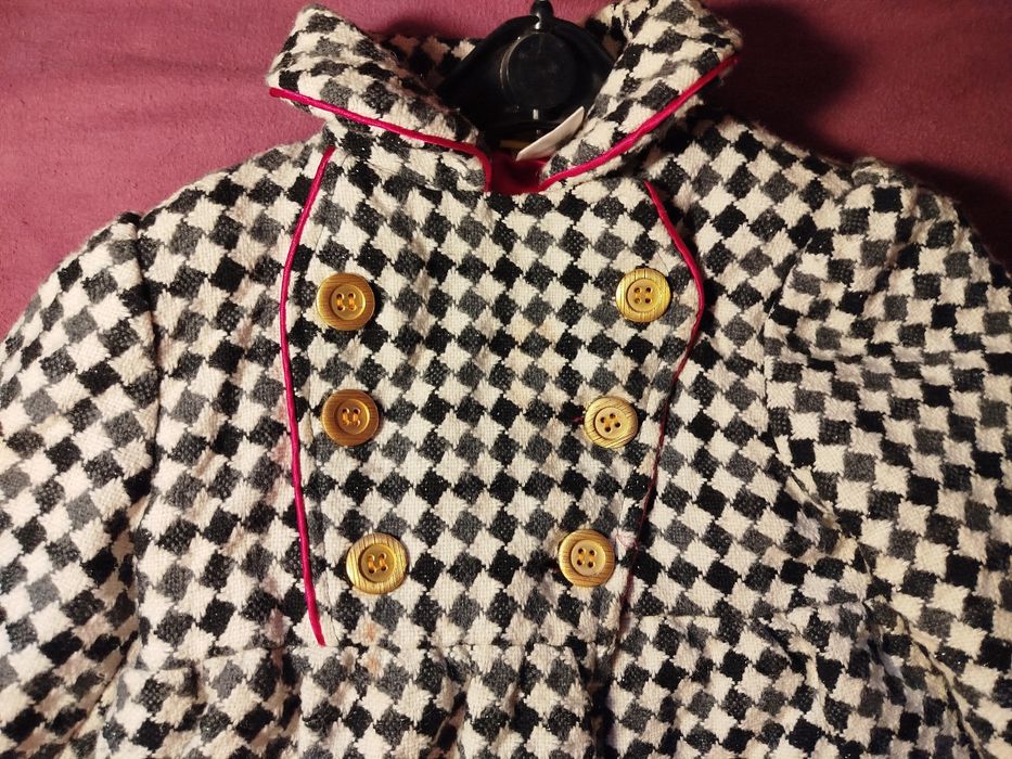 Palton/hainuta eleganta fetite 5-6 Ani livrare gratuita prin OLX