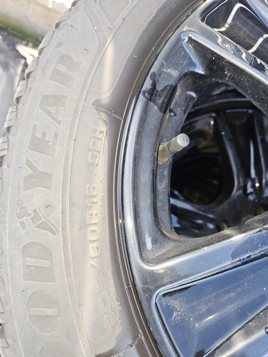 Jante +cauciucuri 205 60 16captur si cauciucuri duster 215 65 16