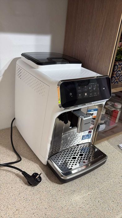 Espressor automat Philips 2300 EP2333/40 1500W 4 tipuri de bauturi