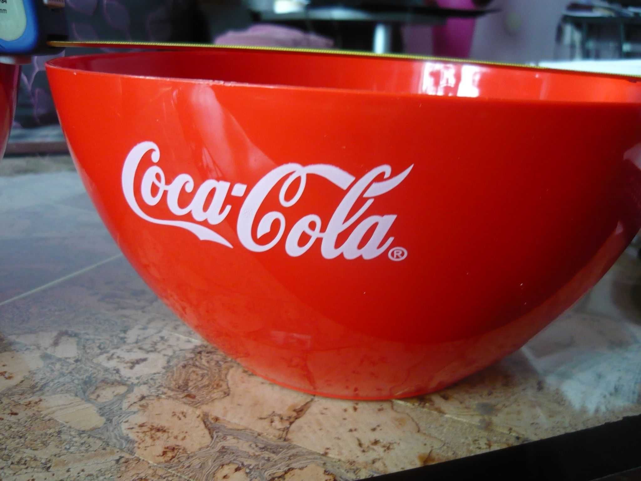 Червена купа Кока Кола
