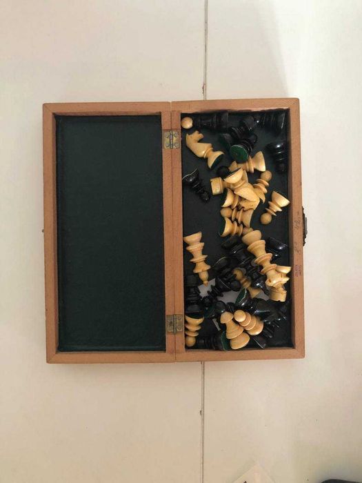 Шахматни фигури (немски) / Classic wooden chess set